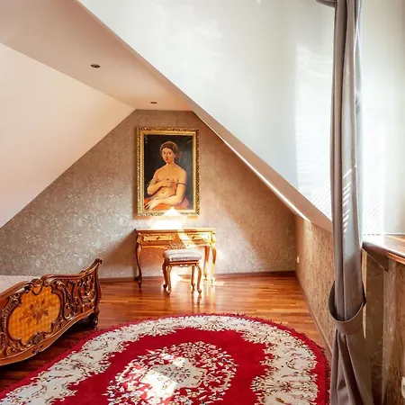 Classic Old Town Apartment Next To The Gates Of Dawn Vilnius Exterior photo