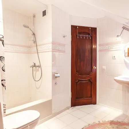 Classic Old Town Apartment Next To The Gates Of Dawn Vilnius Exterior photo
