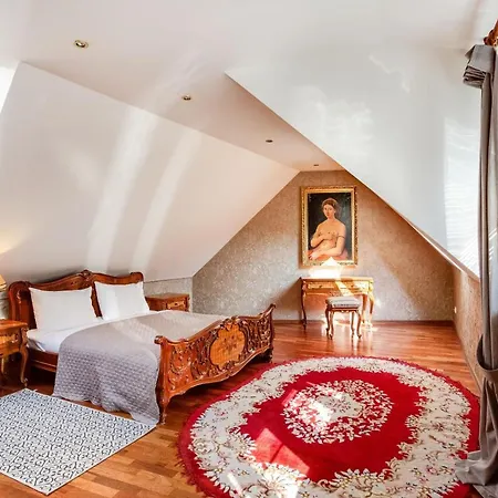 Classic Old Town Apartment Next To The Gates Of Dawn Vilnius Exterior photo
