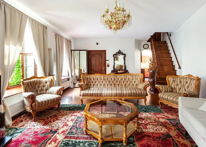 Classic Old Town Apartment Next To The Gates Of Dawn
